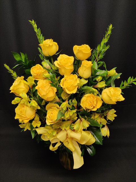 Send premium roses - dozen long stem / mixed arrangements Sacramento CA ...